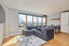 King Penthouse Apt View&Free Parking!